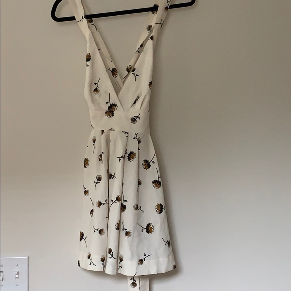 Gorgeous Free People white dress w floral design